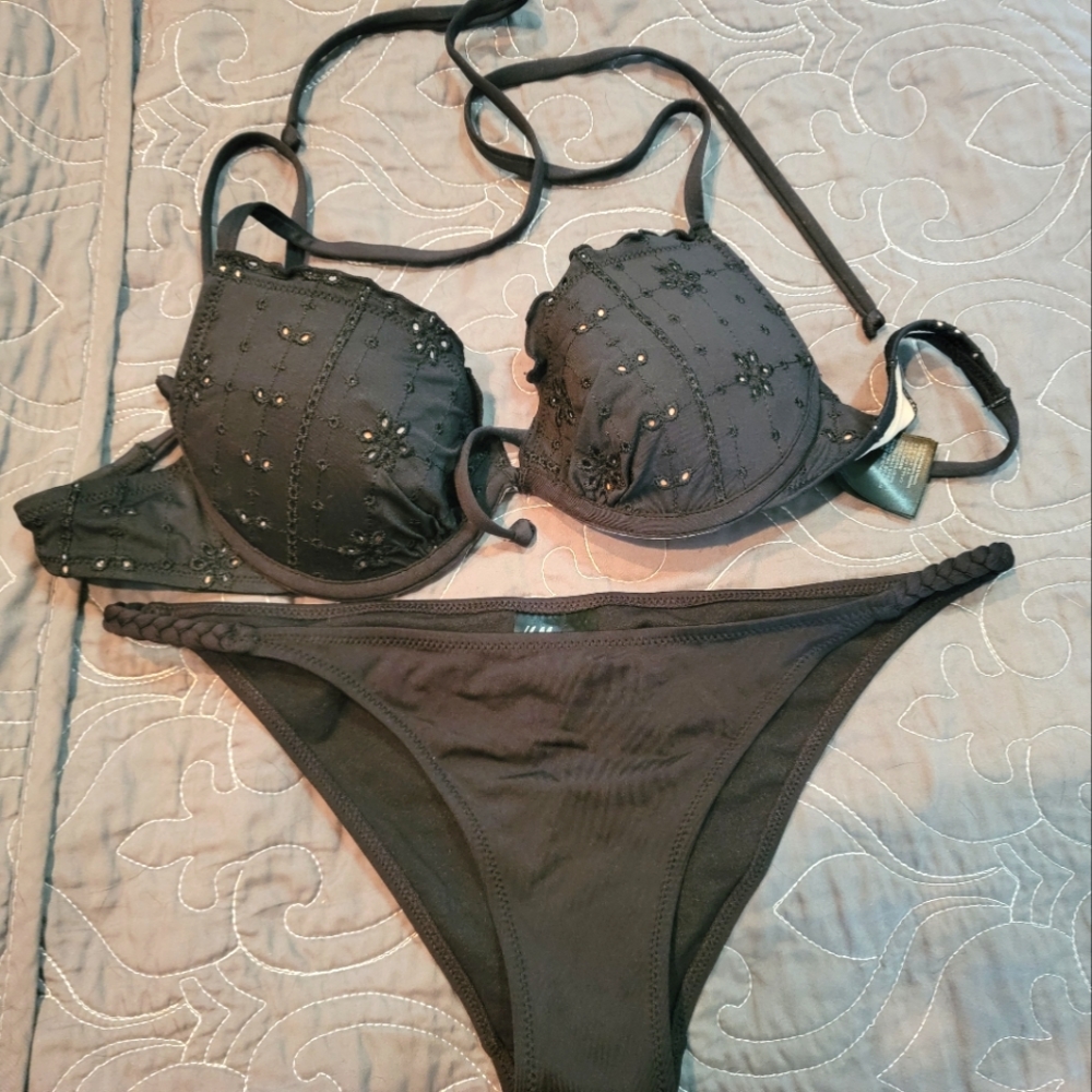 H&M bikini size 34B top size 8 bottoms black
